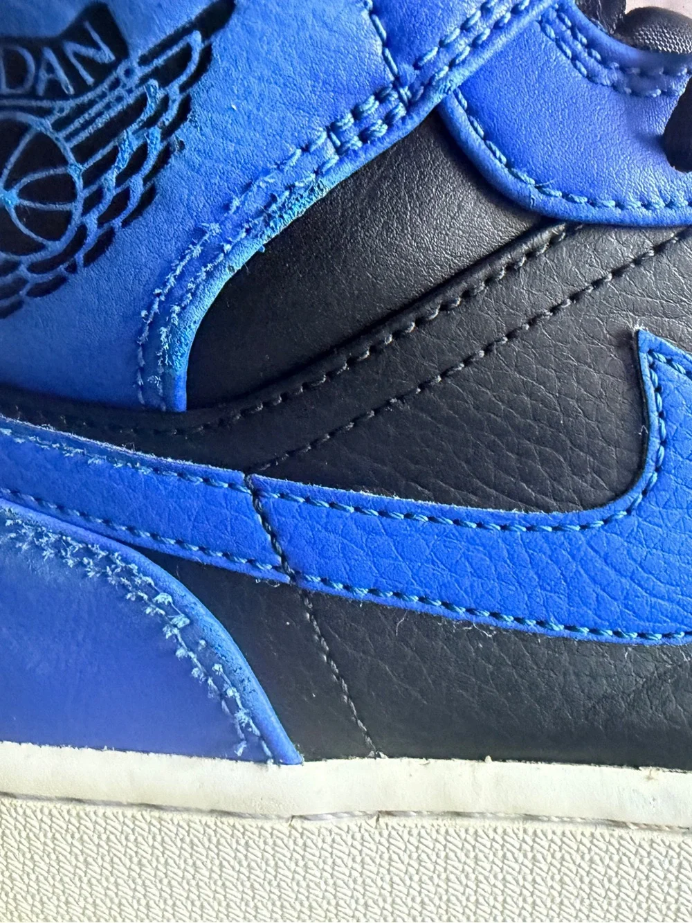 Nike Air Jordan 1 Mid Hyper Royal size 10